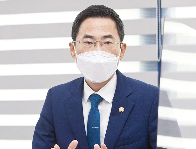 용홍택 전 과학기술정보통신부 차관