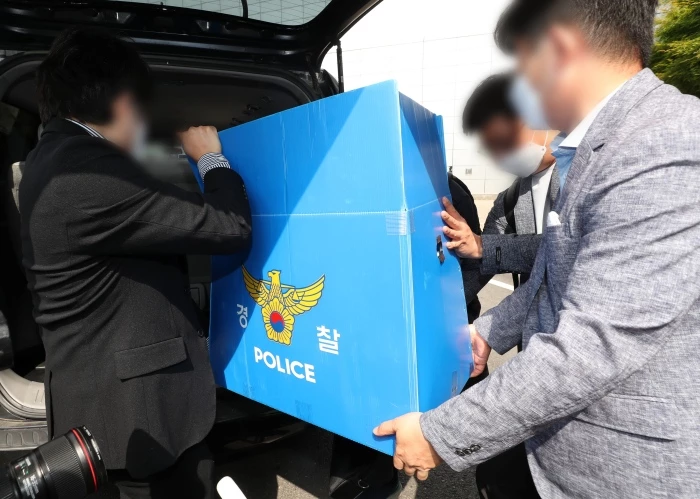 지난 16일 오후 경찰이 백현동 특혜 의혹 수사를 위해 성남시청 압수 수색을 진행했다.