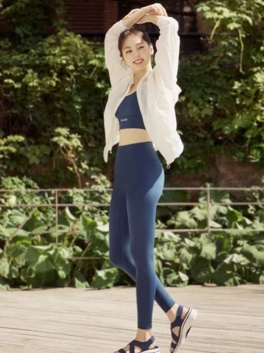 이하 안소희 인스타그램에 올라온 화보 사진들 / 스케쳐스 코리아 제공