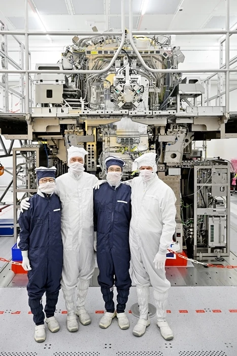 네덜란드 ASML 본사 방문한 이재용 부회장 (왼쪽 세 번째)