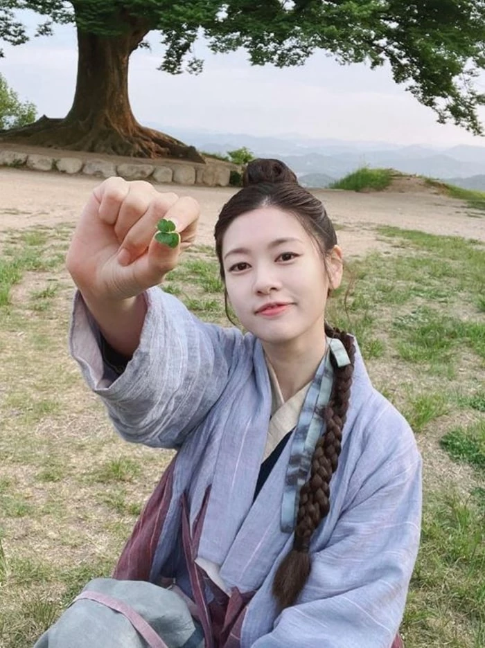 김지석이 대문짝만하게 건 '정소민 사용법'… 특히 2번·5번이 눈길 끌었다