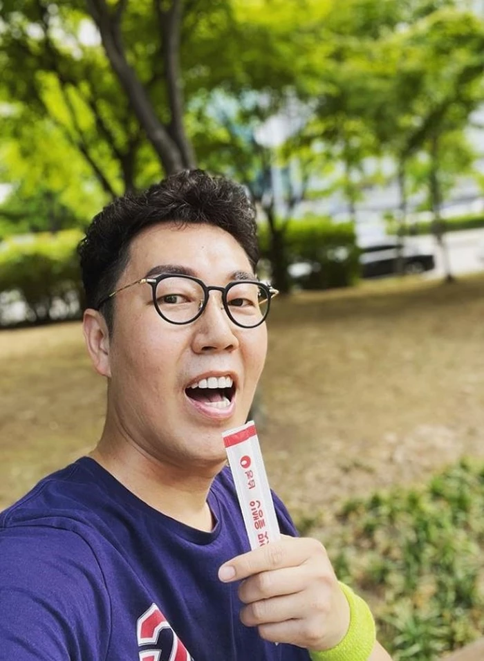 “연예인 하면서 이런 것도 다 받아보고…” 김영철이 크게 감동한 '생일선물' (+정체)