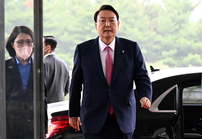 23일 오전 용산 대통령실로 출근하는 윤석열 대통령 / 이하 뉴스1