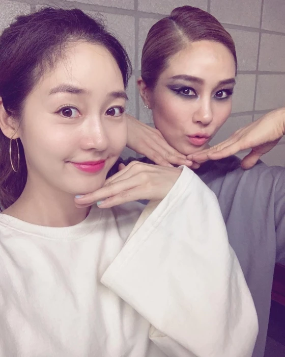 걸그룹 핑클 출신 성유리, 옥주현 / 이하 옥주현 인스타그램