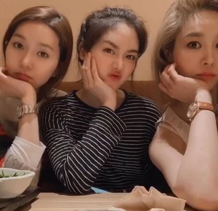 여전히 인연을 이어가고 있는 핑클 멤버. 왼쪽부터 이진, 성유리, 옥주현 / 이하 옥주현 인스타그램