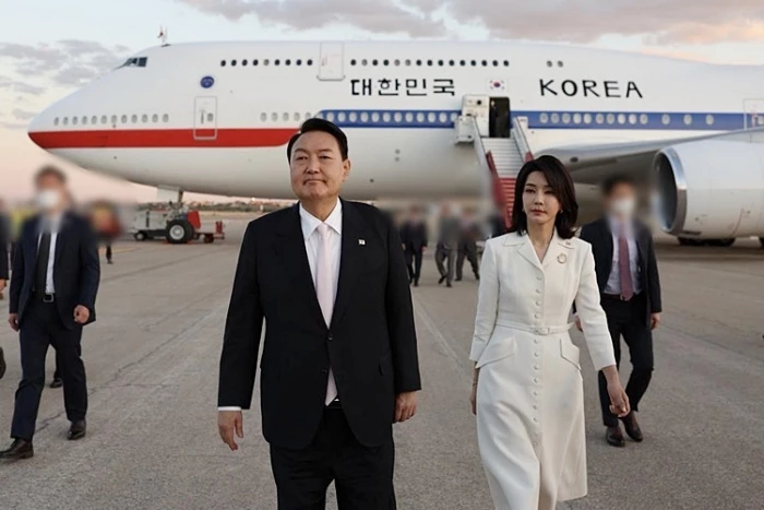 스페인 순방 일정에 나선 윤석열 대통령과 부인 김건희 여사 / 뉴스1
