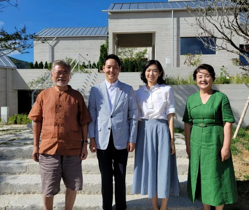 문 전 대통령 부부, 김 의원 부부