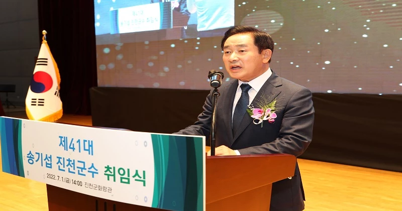 진천시 건설을 역설하는 송기섭 진천군수.