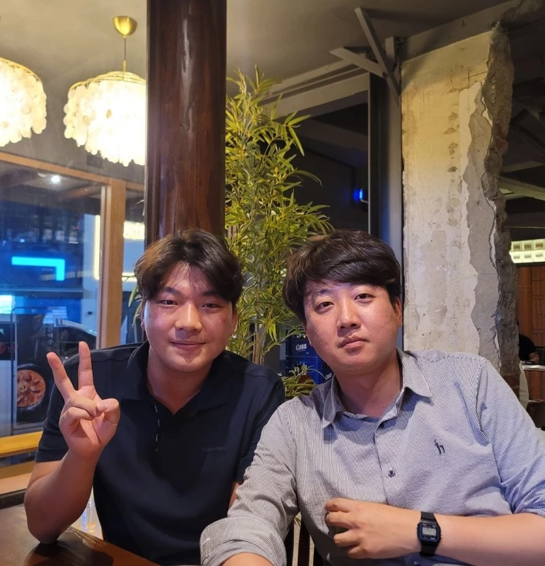 박근우 국민의힘 광주광역시당 대학생위원회 위원장 페이스북에 올라온 사진. (왼쪽부터) 박근우 위원장, 이준석 국민의힘 대표 / 페이스북
