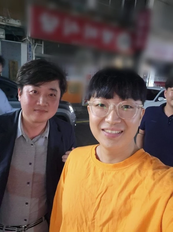 박진우 대학생위원회 부위원장 /     박진우            부위원장        페이스북