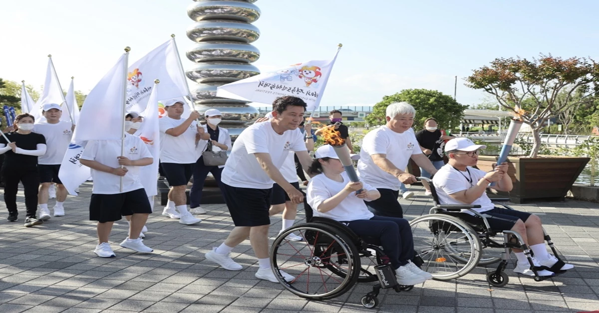 포항 호미곶과 경주 토함산에서 각각 채화 된 성화 도착 / 포항시 제공