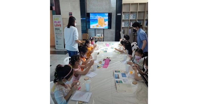 벤트아트 창작소에서 체험활동을 하고 있는 모습 / 포항문화재단 제공