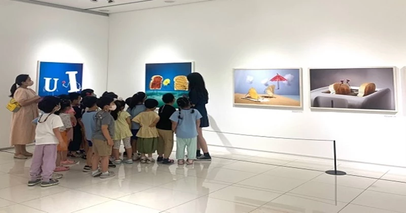 도슨트 투어 모습 / 포항문화재단 제공