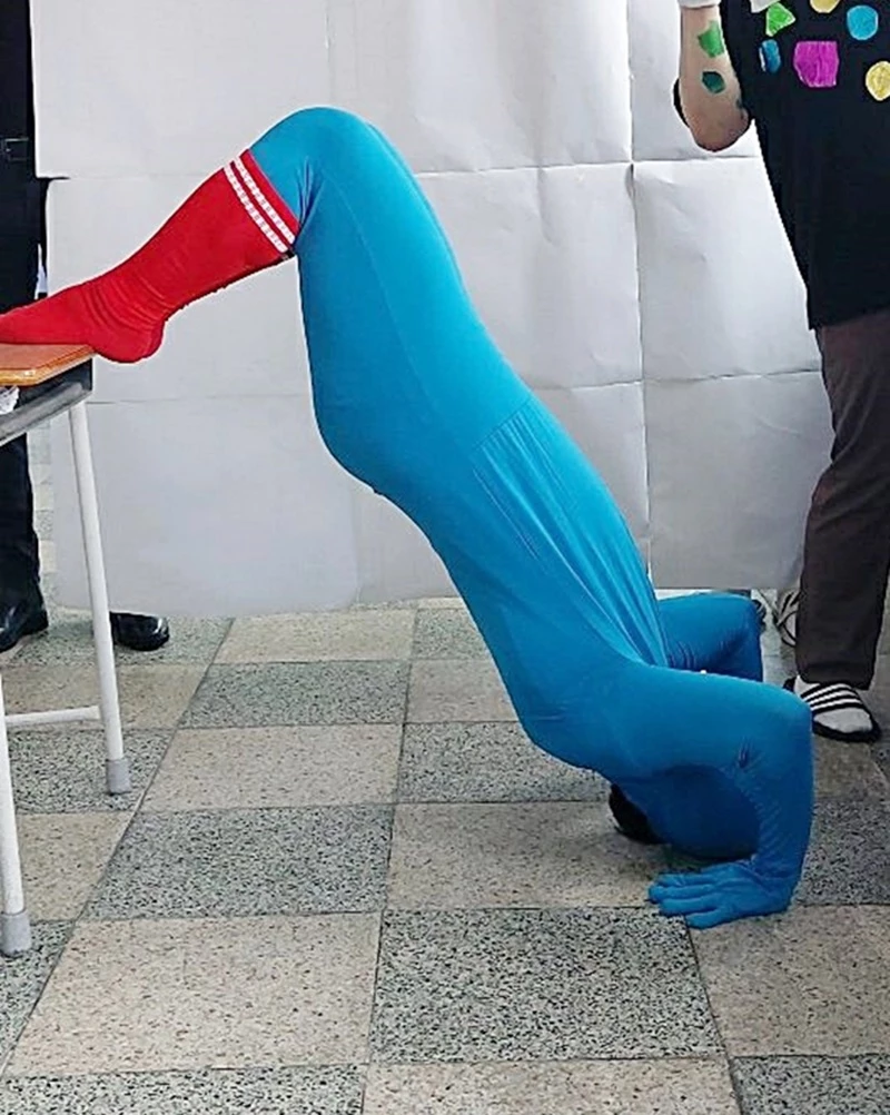 해당 사진을 확대했다