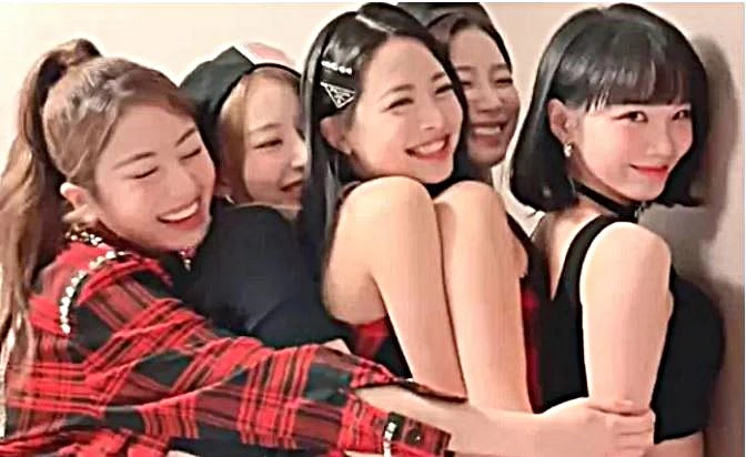 5인조로 개편된 르세라핌 / 르세라핌 공식 틱톡