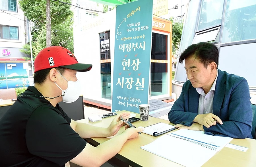 김동근 의정부시장(오른쪽)