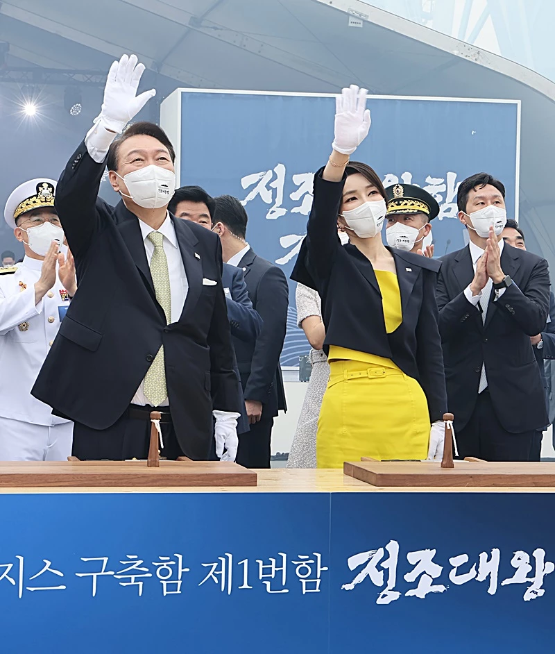 진수식에 참석한 윤석열 대통령과 김건희 여사