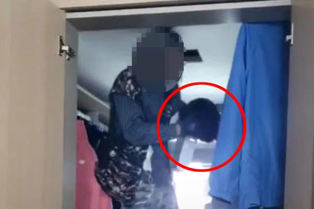 경기 화성시의 한 신축 아파트단지 입주민의 집 드레스룸 천장에서 인분이 들어있는 검은 봉지가 발견됐다. / 연합뉴스