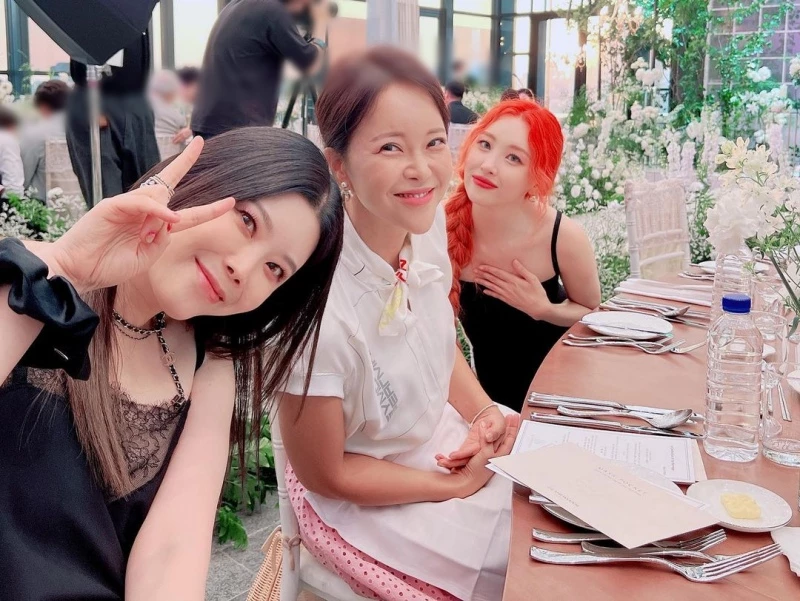 다비치 멤버 이해리 결혼식에 참석한 가수 린, 백지영, 선미 모습 / 백지영 인스타그램