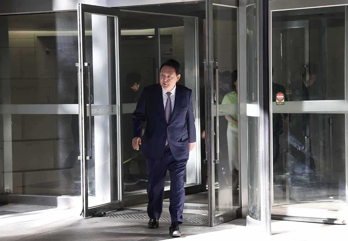 윤석열 대통령이 서울 서초구 자택에서 출근을 위해 이동하고 있다. / 대통령실 제공(촬영일은 2022년 5월 11일)