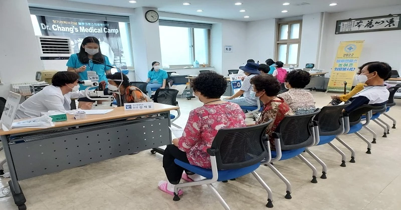 블루크로스의료봉사단 봉사활동(안과 진료중) / 완주군
