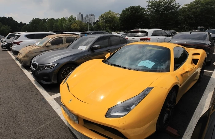 지난 8일부터 시작된 수도권 집중호우로 침수된 외제차들 / 뉴스1