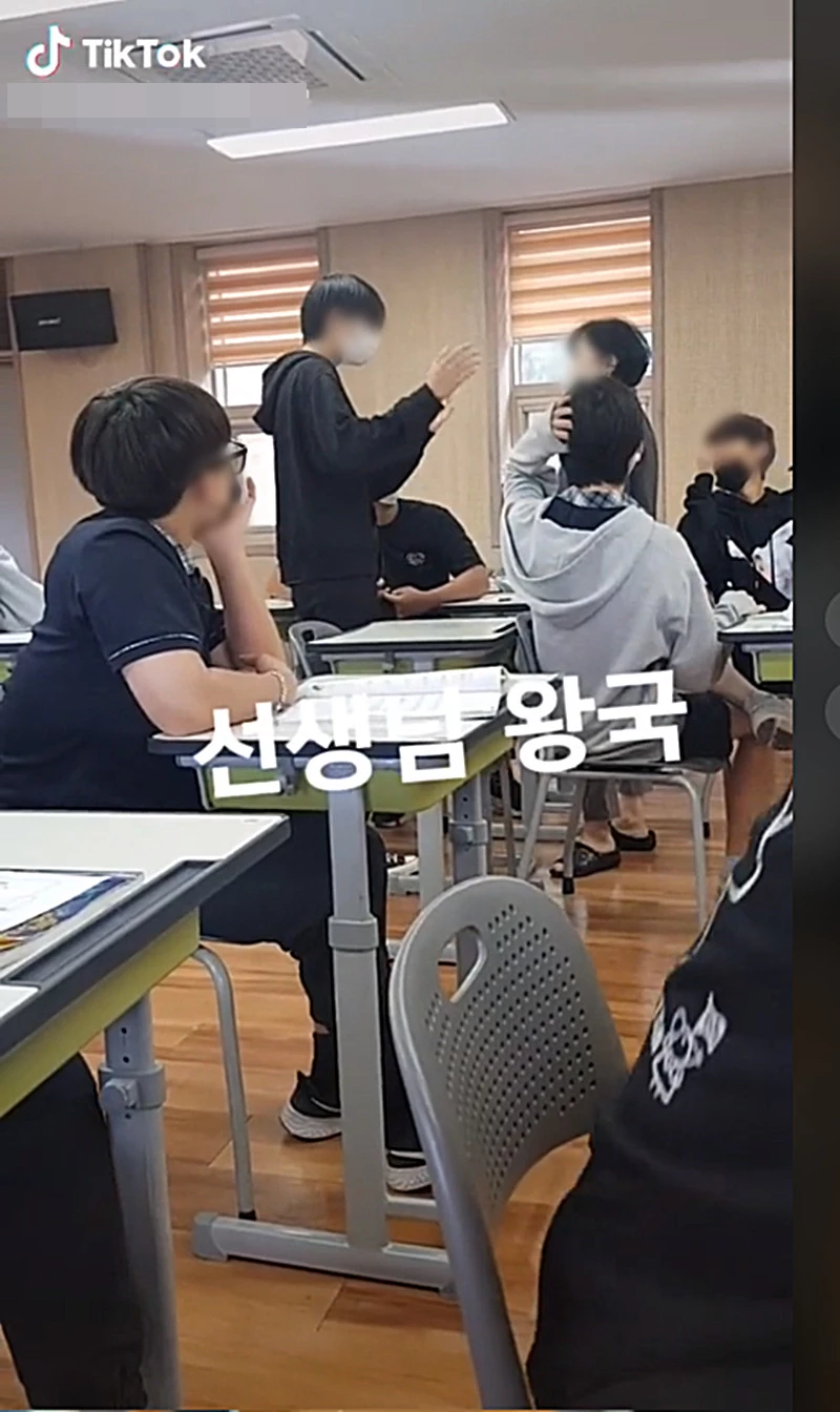 “선생님 왕국이네, 어?” 또 다른 교권 추락의 현장, 정말 참담하다 | 위키트리 “선생님 왕국이네, 어?” 또 다른 교권 추락의 현장, 정말 참담하다