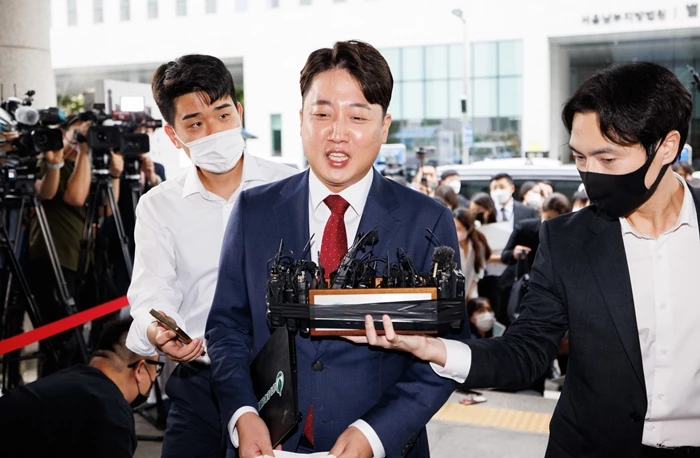 이하 지난 14일 오전 서울 양천구 서울남부지방법원에서 열린 국민의힘 당헌 효력 정지 가처분 심문에 출석한 이준석 전 국민의힘 대표