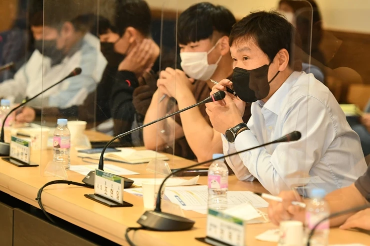 조현일 경산시장은 대구대에서 청년 분야 대학생 대표 소통간담회를 가지고 그들의 목소리를 들었다.  / 경산시