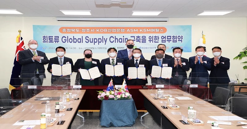 충북도·청주시, 희토류기업(호주 ASM, 한국 KSM메탈스), 산업은행은 22일 (주)KSM메탈스 청주 오창공장에서 희토류 세계적 공급망 구축을 위한 업무협약을 체결했다.