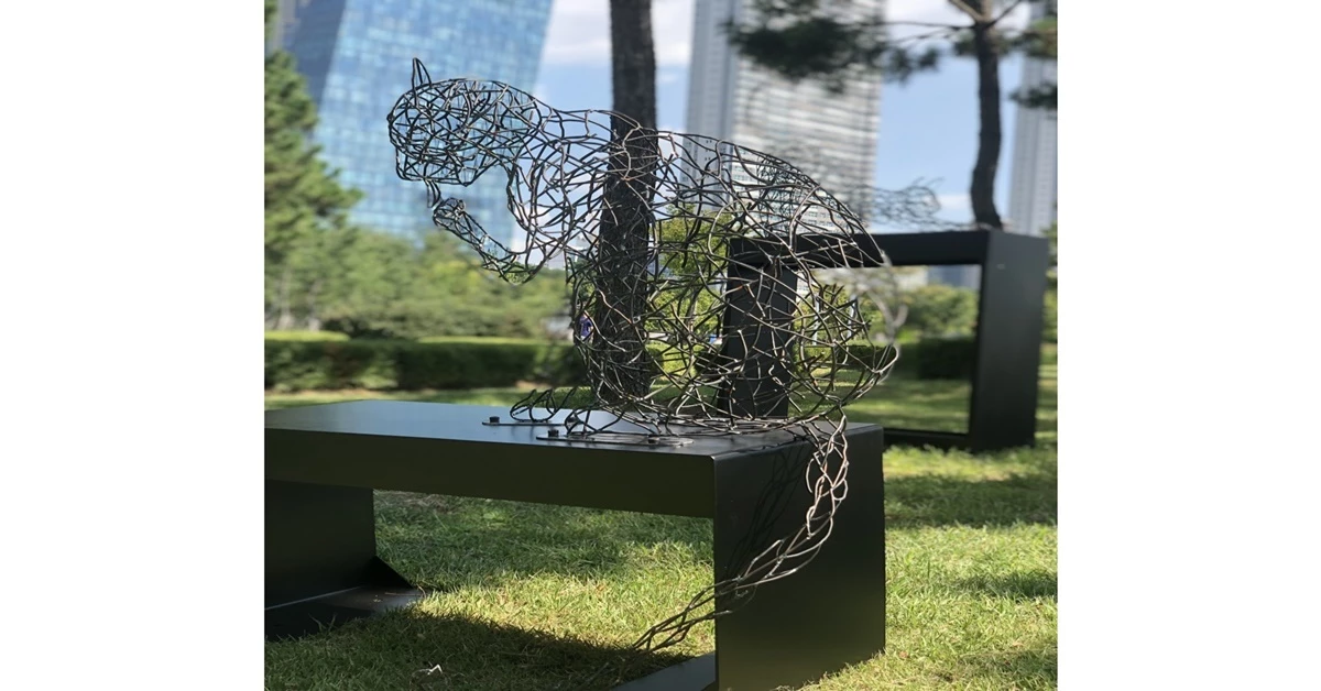 동네 고양이 조형물(작품명: Purr song, 작가 : 이한주, 성희선, 김로사) / 포스코건설 제공