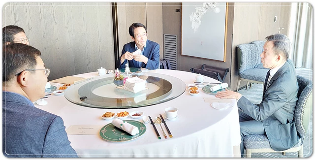 강진원 강진군수가 지난 22일 서울을 최현만 미래에셋증권 회장과 면담해 대규모 해양리조트 사업투자를 제안했다.