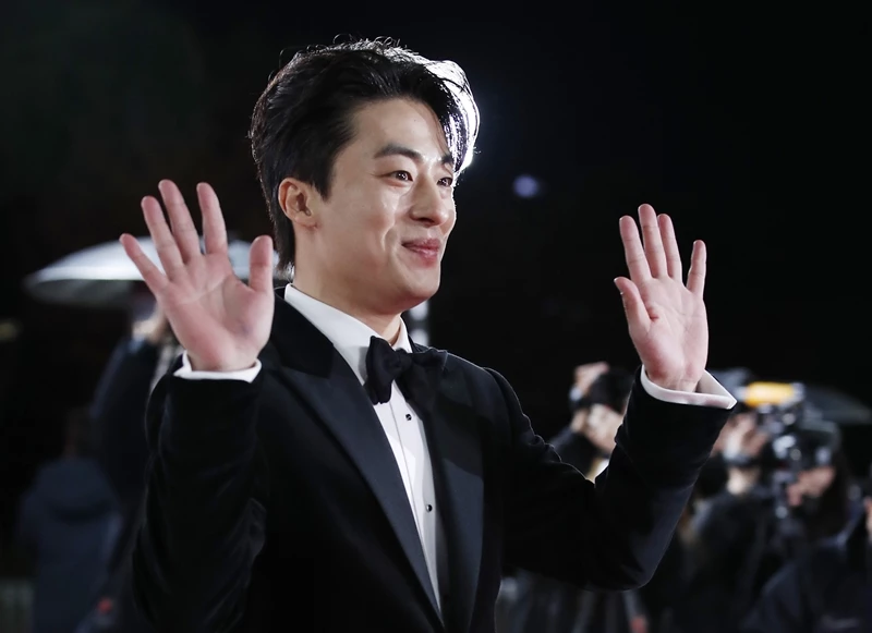 구교환