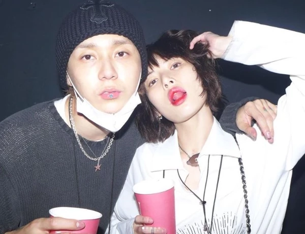현아와 던
