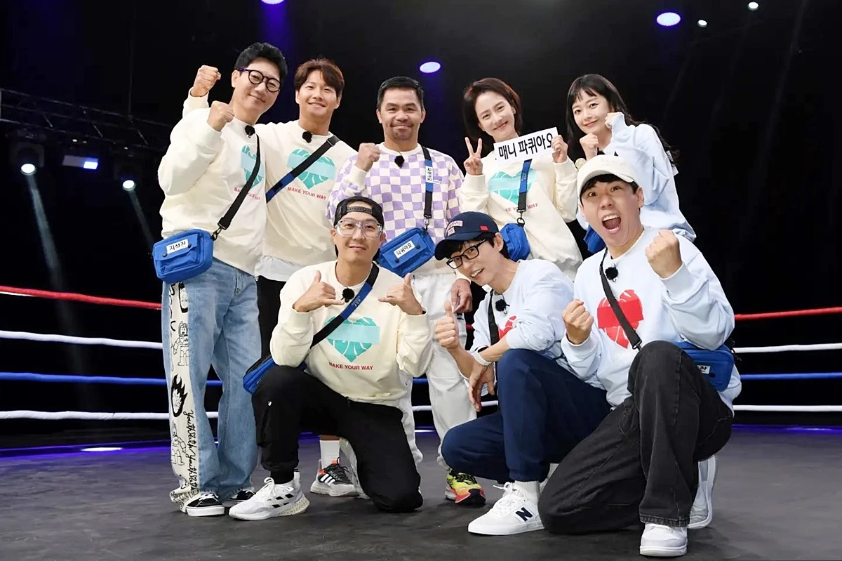 방송에 출연한 파퀴아오와 기념사진을 찍은 '런닝맨' 멤버들 / SBS '런닝맨' 인스타그램