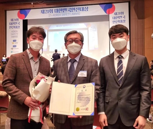 기장군도시관리공단(이사장 박승하)은 27일(목) 경기 고양시 킨텍스에서 열린 제21회 대한민국안전대상 시상식에서 우수기업상 (소방청장상)을 수상했다.  / 사진제공=기장군도시관리공단
