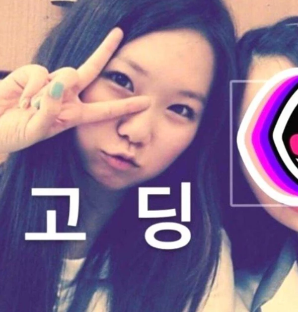 '성형수술한 거 아냐?' 말에 어린 시절 사진 공개해버린 아나운서 (사진) 