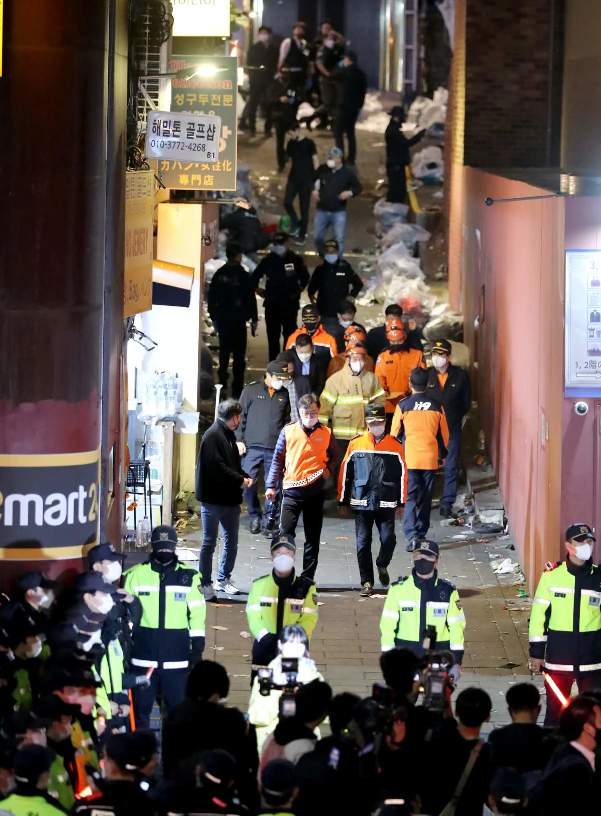 151명 사망자 발생한 이태원 참사…친구를 1시간 반 동안 CPR 한 남성 | 위키트리