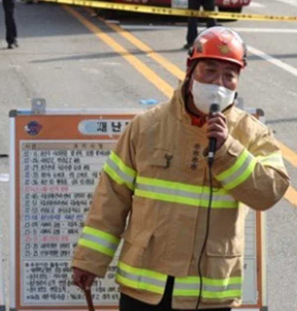 최성범 용산소방서장이 지난달 30일 이태원 참사 관련 브리핑을 하고 있다 / 연합뉴스