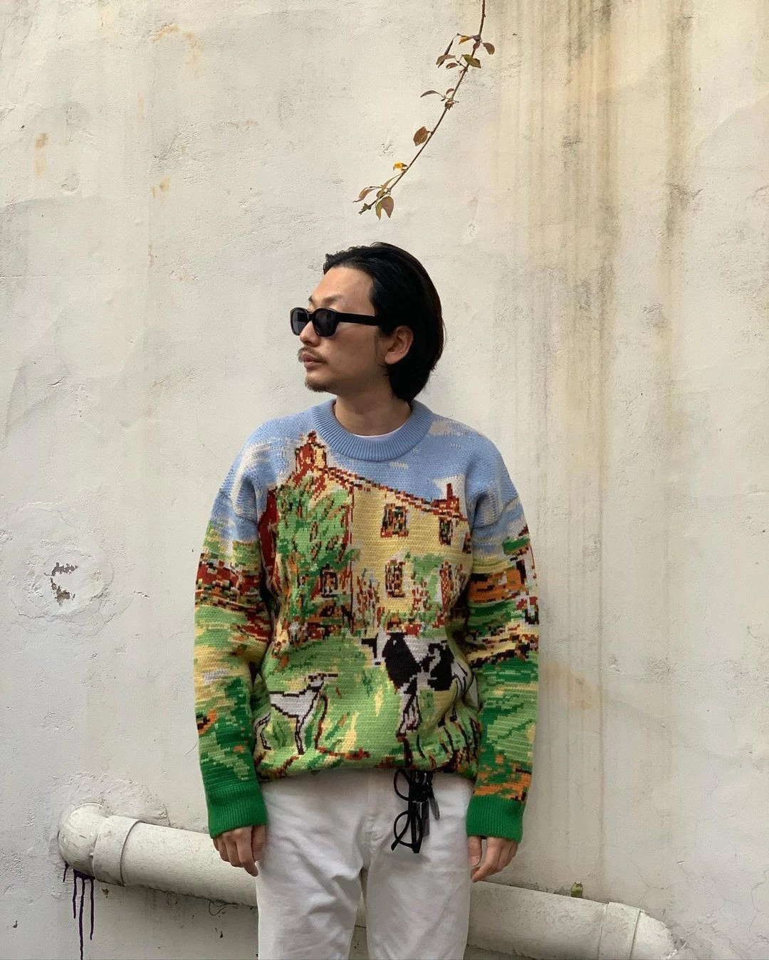 류준열 사진전 참석 당시 이동휘가 입었던 상의 / 이동휘 인스타그램