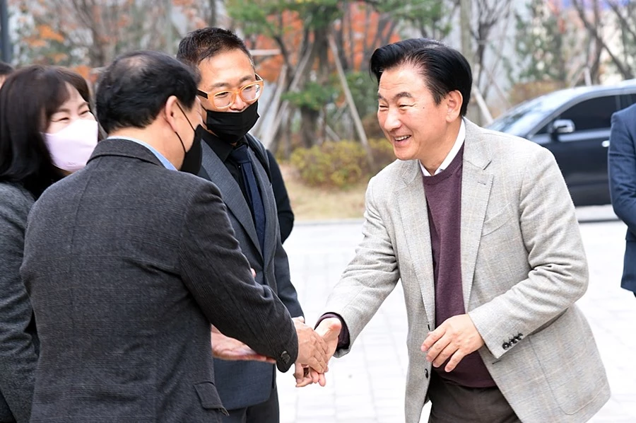 김동근 의정부시장(오른쪽) / 이하 의정부시청