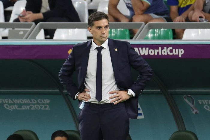 디에고 알론소 우루과이 축구대표팀 감독이 24일 오후(현지시간) 카타르 알라이얀 에듀케이션 시티 스타디움에서 열린 2022 카타르 월드컵 조별리그 H조 1차전 대한민국과의 경기를 지켜보고 있다. / 뉴스1