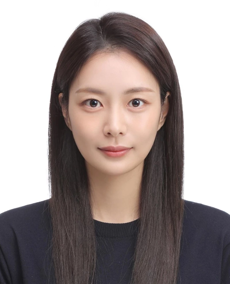 송다은 증명 사진