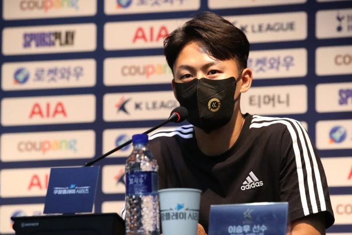 7월 12일 오후 서울 마포구 상암동 서울월드컵경기장에서 토트넘 홋스퍼와 쿠팡플레이시리즈 1차전을 앞두고 기자회견을 하고 있는 이승우
