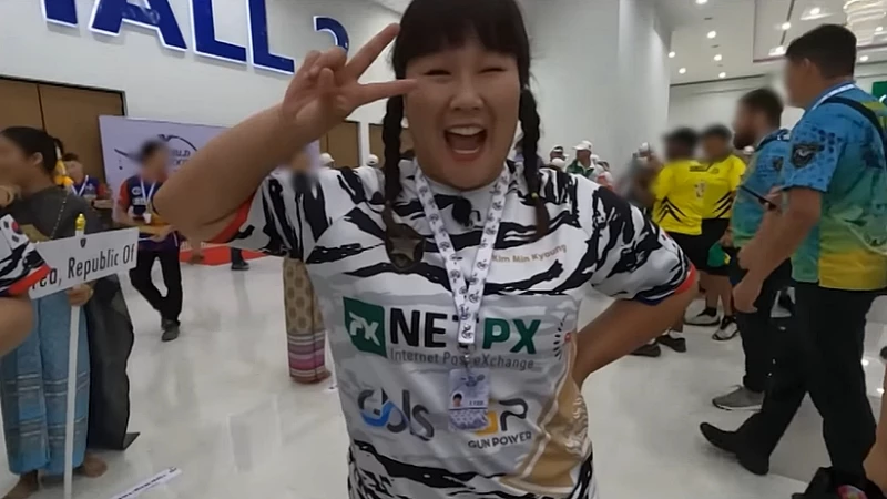 국제 사격대회에 출전한 코미디언 김민경 / 유튜브 '맛있는 녀석들'