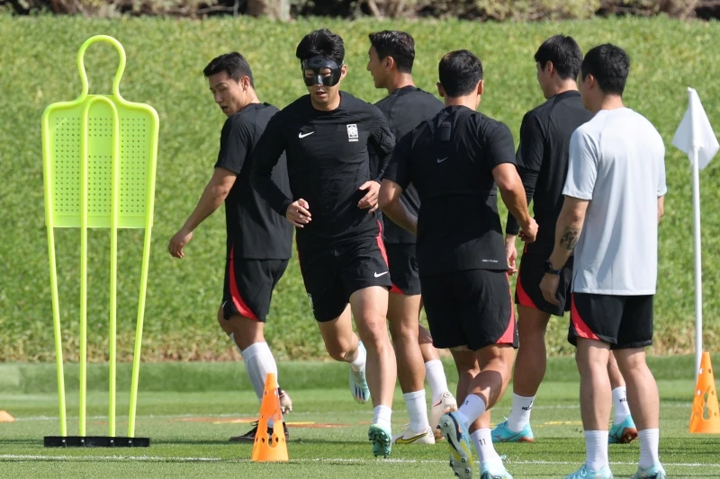 27일 오전(현지 시각) 카타르 도하 알에글라 트레이닝센터에서 훈련하는 대한민국 축구 대표팀 / 이하 뉴스1