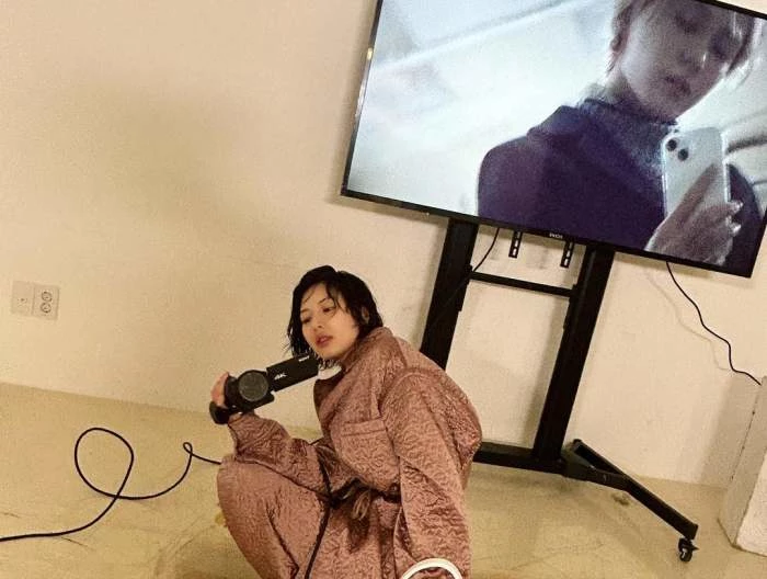 2주 전 인스타그램에 올라왔던 현아-던 사진