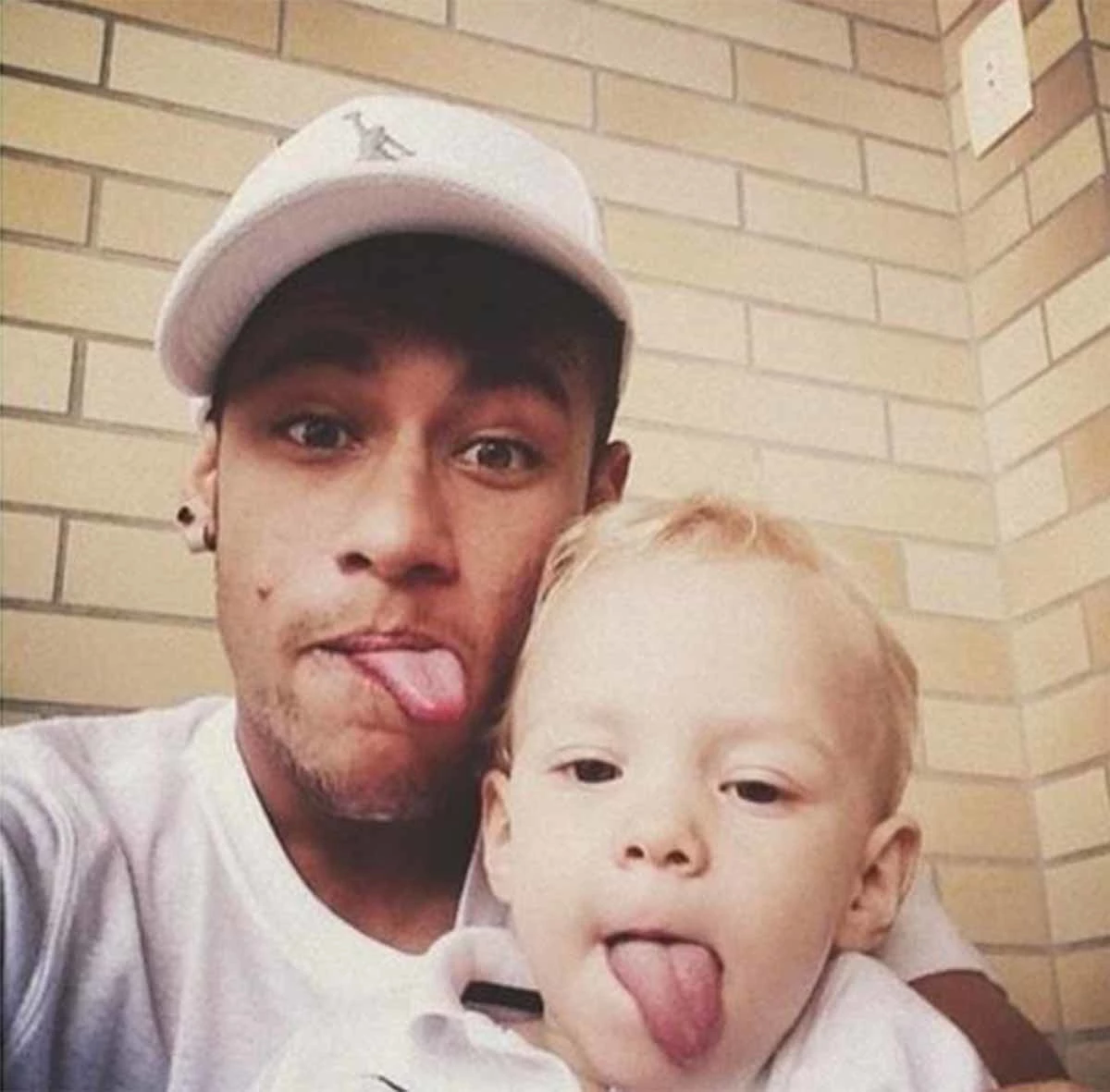 네이마르는 인스타그램에 아들과 함께 찍은 사진을 자주 올리며 아들에 대한 사랑을 과시하고 있다. / 사진=네이마르 인스타그램