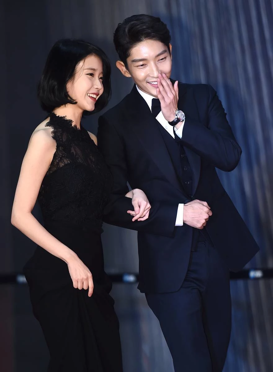한 차례 작품에서 만난 아이유와 이준기 / 뉴스1