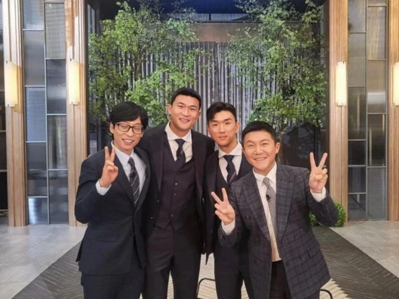 축구선수 김민재가 14일 밤 자신의 인스타그램에 올렸다가 삭제한 사진. (왼쪽부터) 유재석, 김민재, 황인범, 조세호 / 이하 김민재 인스타그램